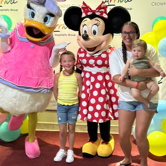 Hey Fellow Poshers! My name is Lakin, Welcome to My Closet! - Picture 4 of 6